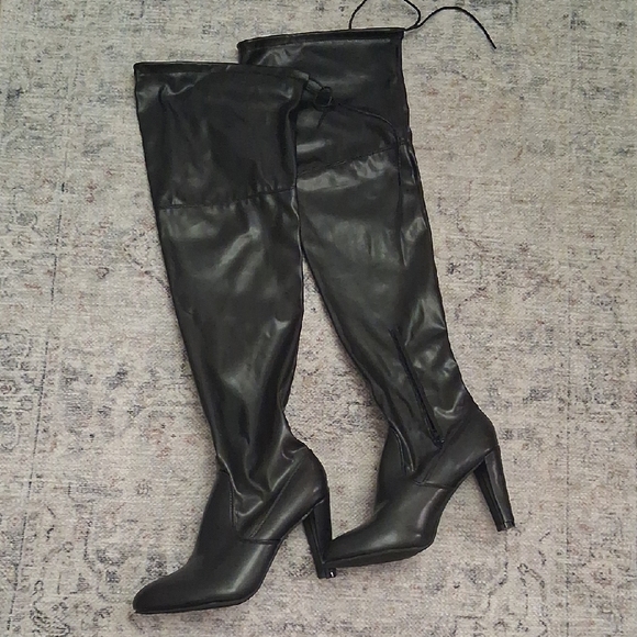 Black Knee-High Women's Boots - Picture 7 of 7